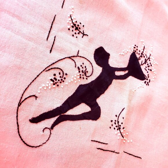 1930s Art Deco Embroidered Tablecloth & Napkins Leaping Silhouette Figures - Picture 2 of 16